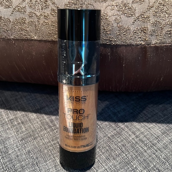 Kiss Pro Touch Liquid Foundation (345- Warm Coconut) - Picture 1 of 1